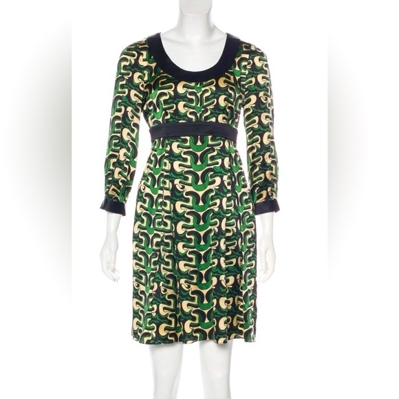 Diane Von Furstenberg Dresses & Skirts - Diane Von Furstenberg Silk Steffi chain link pattern  Dress Size 2